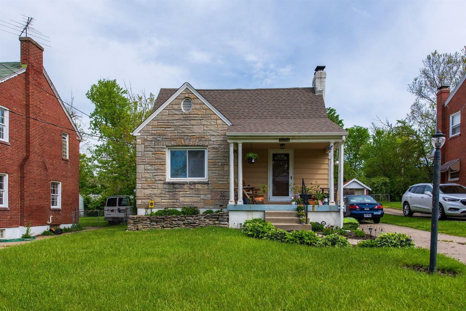 Property Photo: 3252 Brater Ave OH 45238