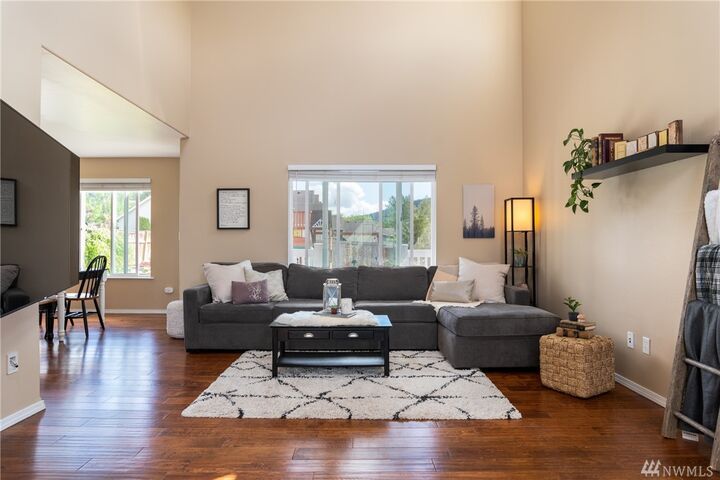 Property Photo: 3102 Dakota Dr WA 98274