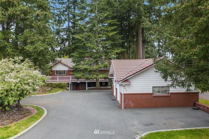 Property Photo:  923 Harvest Road  WA 98012 