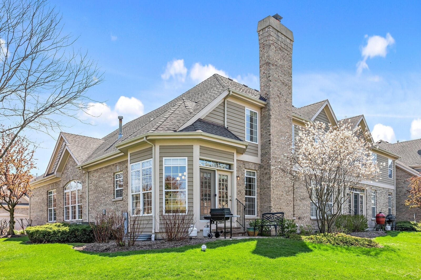 Property Photo:  826 Stone Canyon Circle  IL 60010 