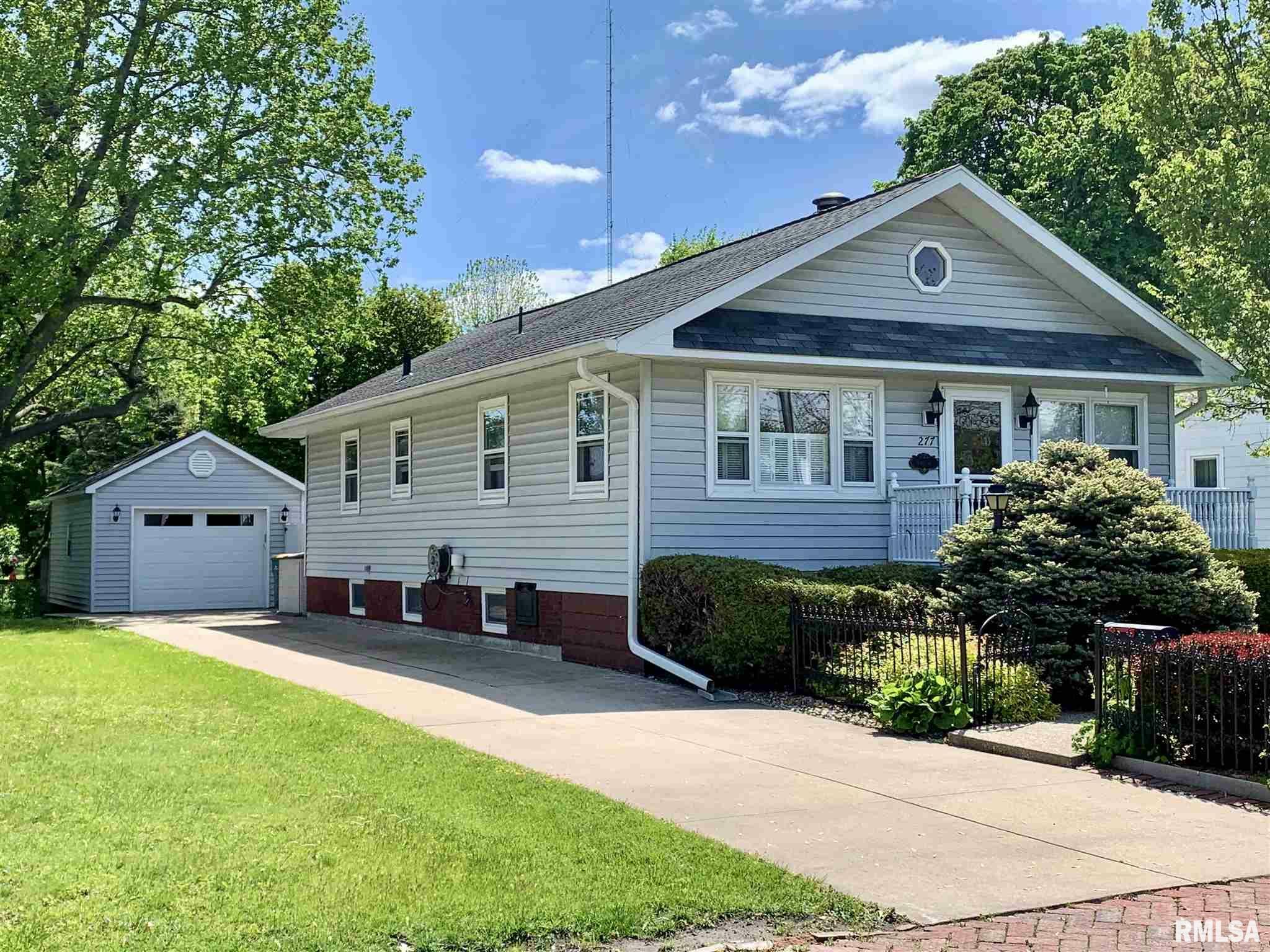 Property Photo: 277 Division IL 61401