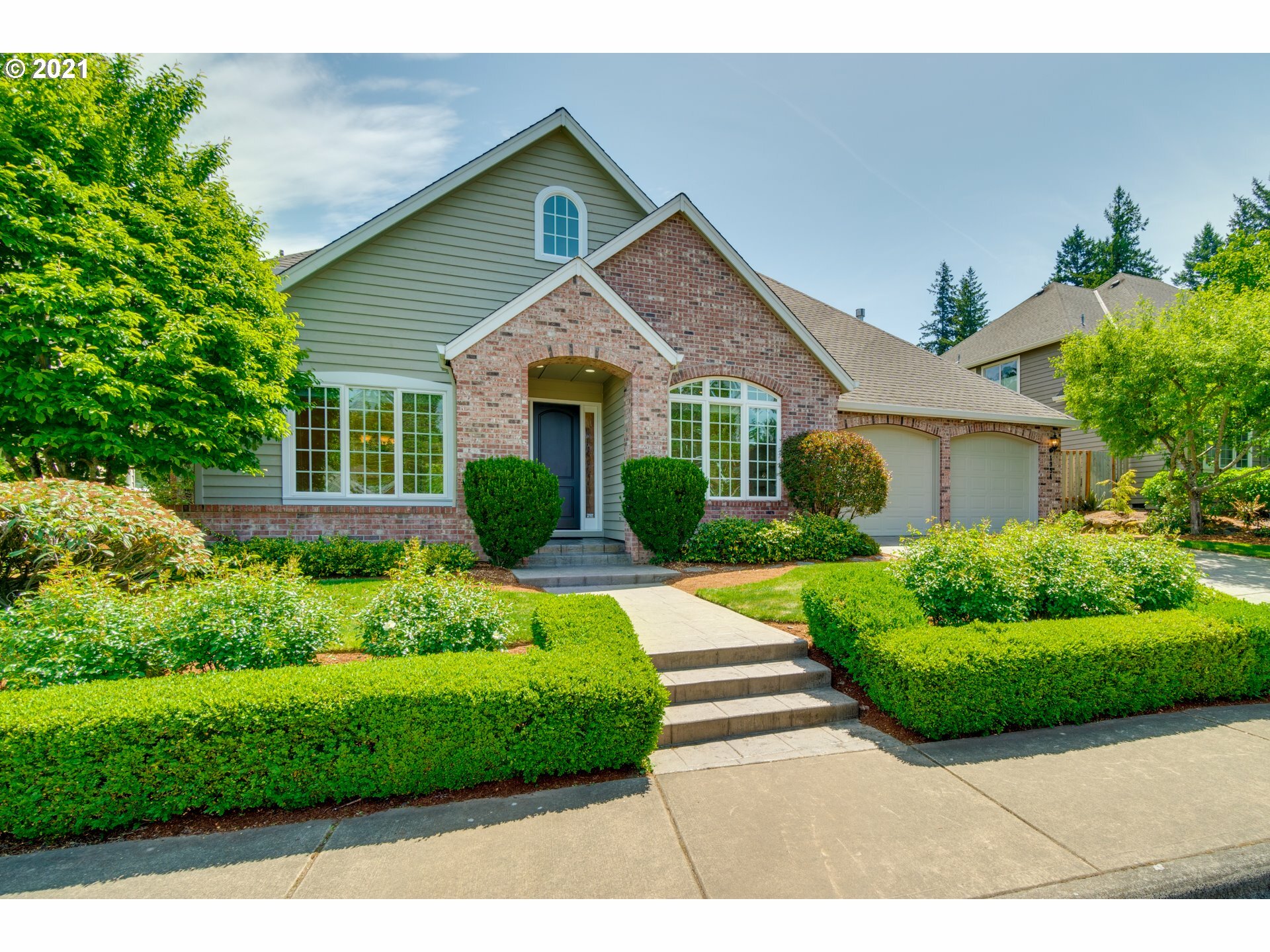 Property Photo: 1954 SW Abercrombie Pl OR 97225