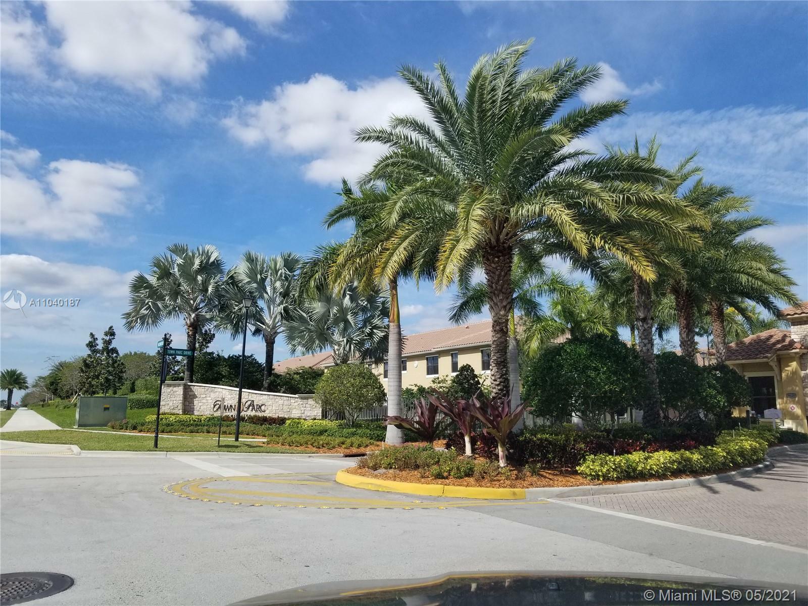 Property Photo:  9577 S Town Parc Cir S 9577  FL 33076 