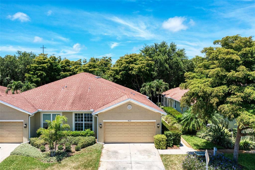 Property Photo:  4010 Bridlecrest Lane  FL 34209 