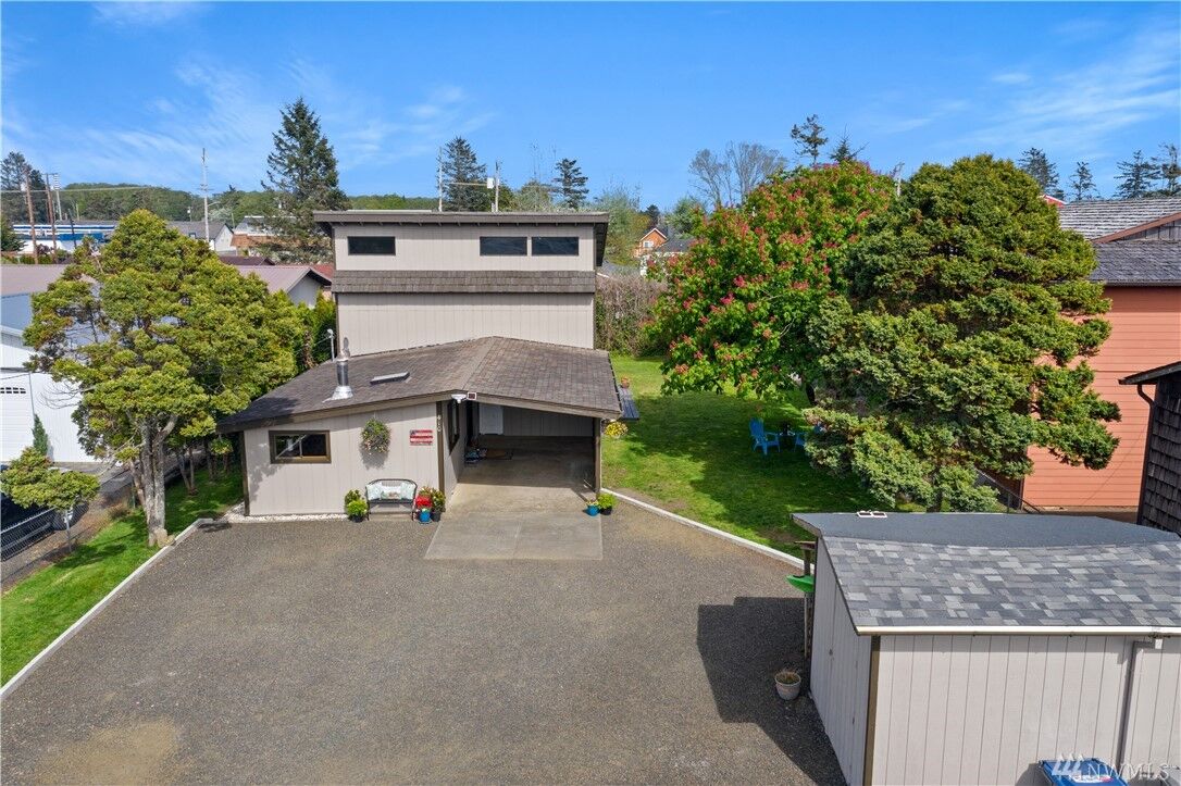 Property Photo: 410 N Broadway WA 98595