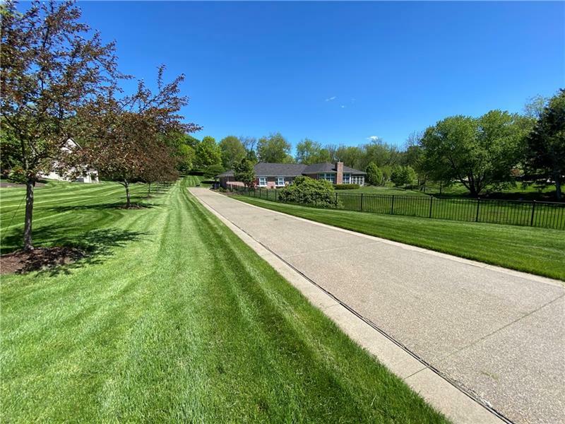 Property Photo: 104 Homestead Dr PA 15367