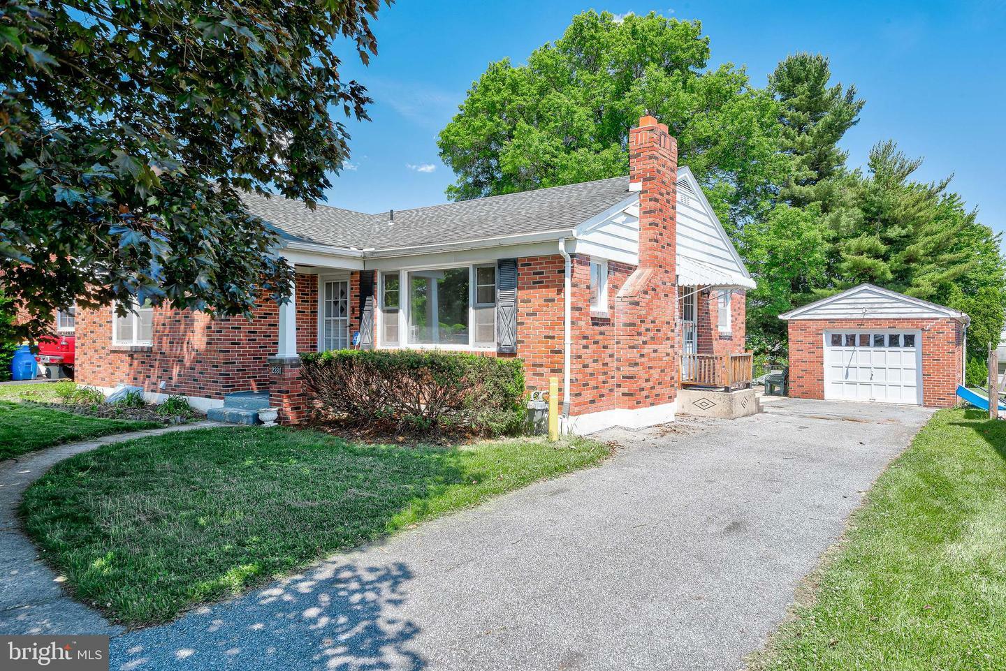 Property Photo:  2331 Sunset Road  PA 17406 