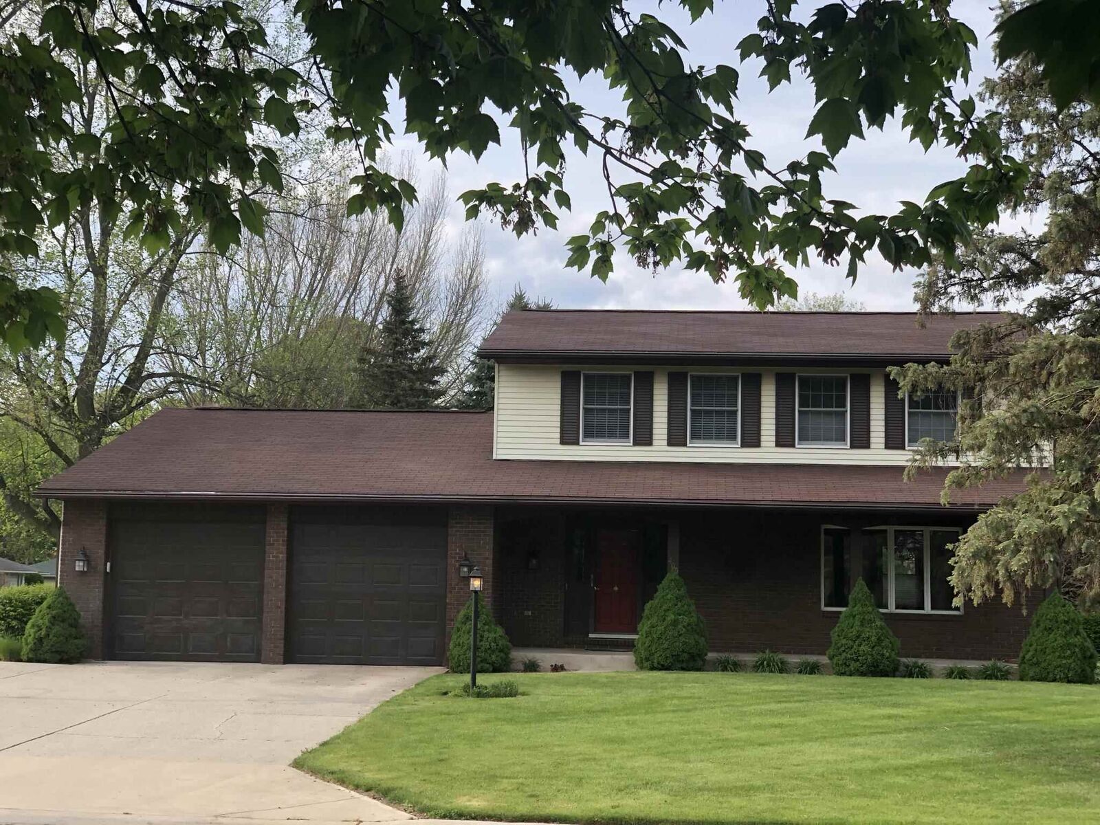 Property Photo:  400 Eugene Drive  IN 46540