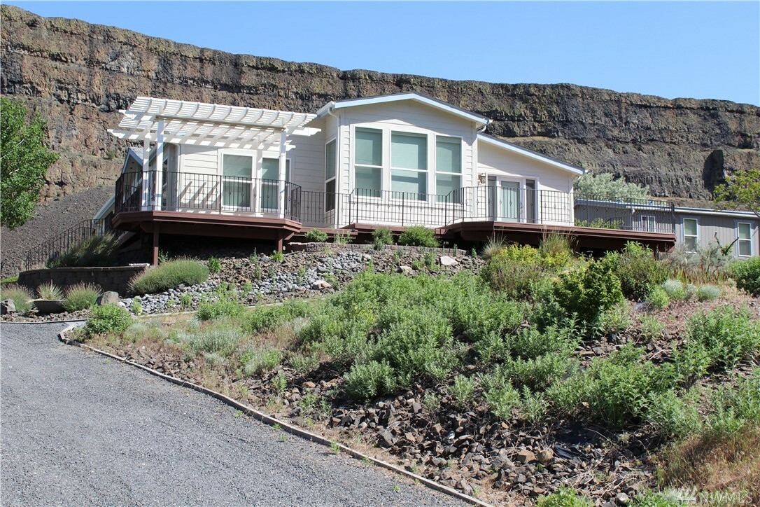 Property Photo: 32069 Lakeview Rd NE WA 99115