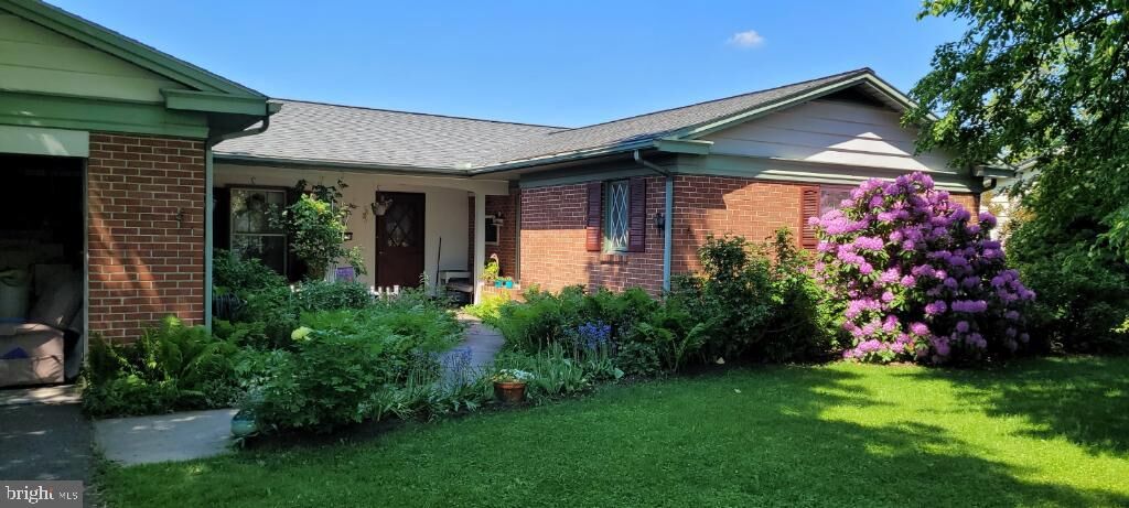 Property Photo:  3021 Pheasant Drive  PA 17601 