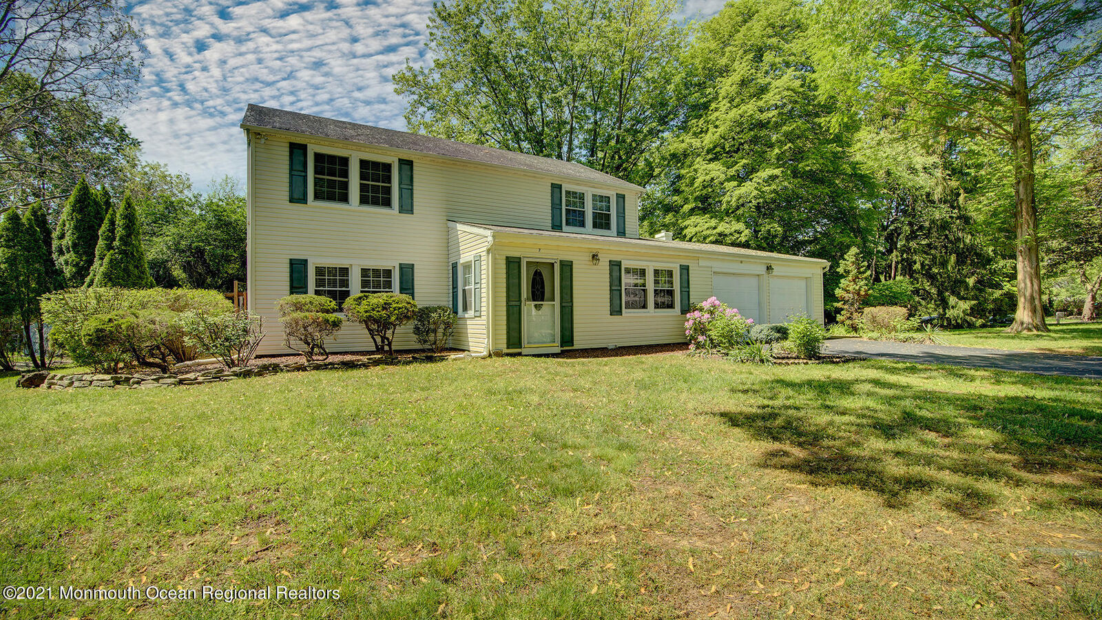 Property Photo:  7 Hill Circle  NJ 07746 