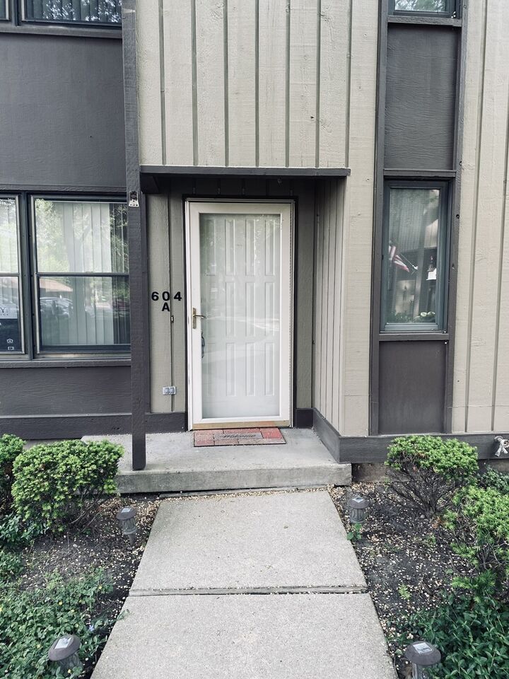 604 N Hough Street A  Barrington IL 60010 photo