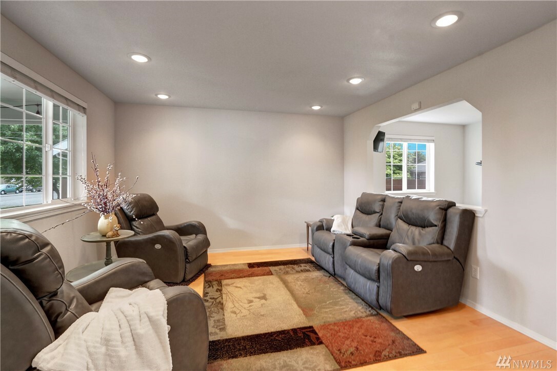 Property Photo: 304 L St SE WA 98002