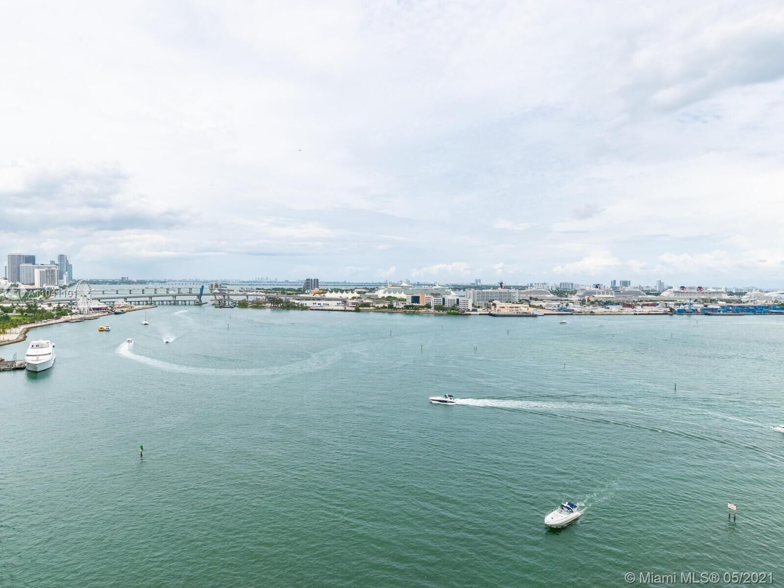 Property Photo: 888 Brickell Key Dr 2112 FL 33131