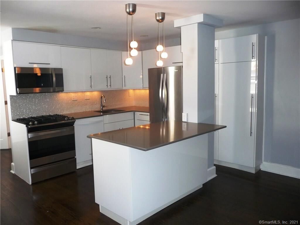 Property Photo:  22 Glenbrook Road 304  CT 06902 