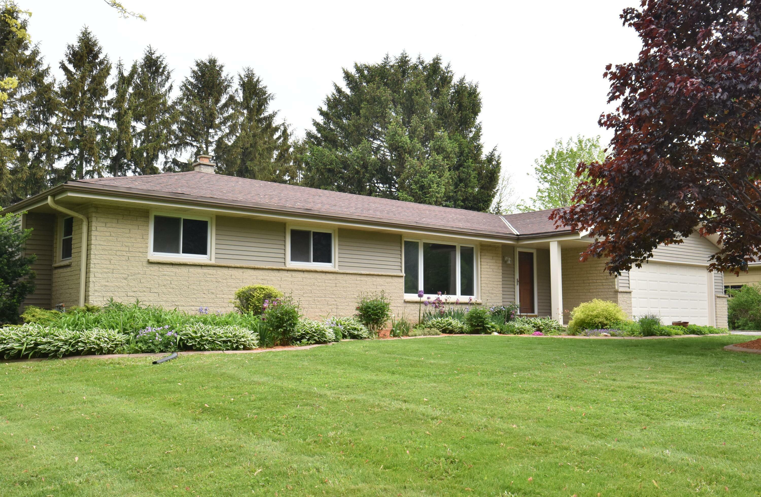 Property Photo:  15540 W Glendale Dr  WI 53151 