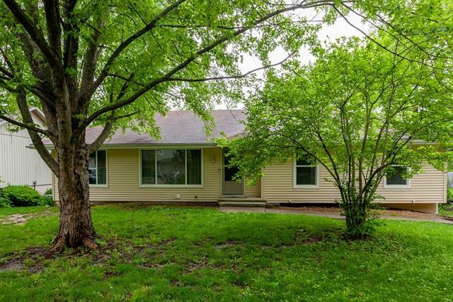 Property Photo:  5806 NW Whispering Oaks Lane  MO 64152 