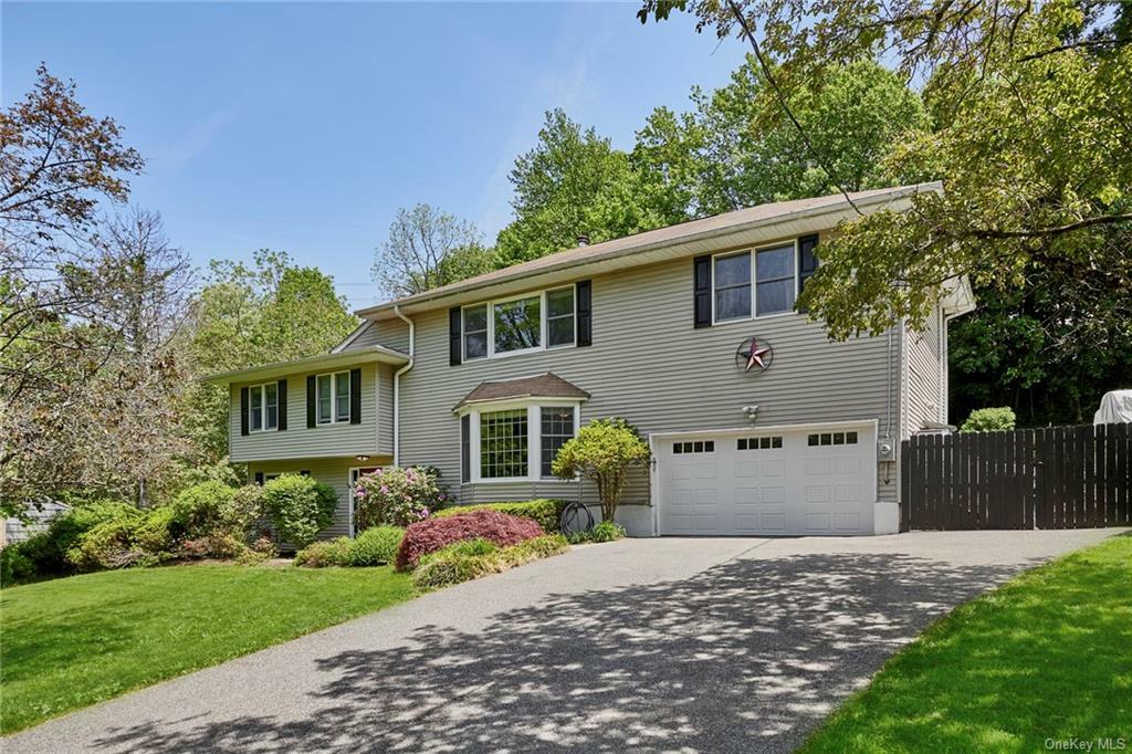 Property Photo:  15 Hillview Drive  NY 10570 