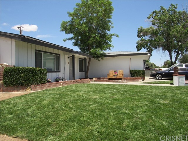 Property Photo: 333 Langhorn Street CA 93535