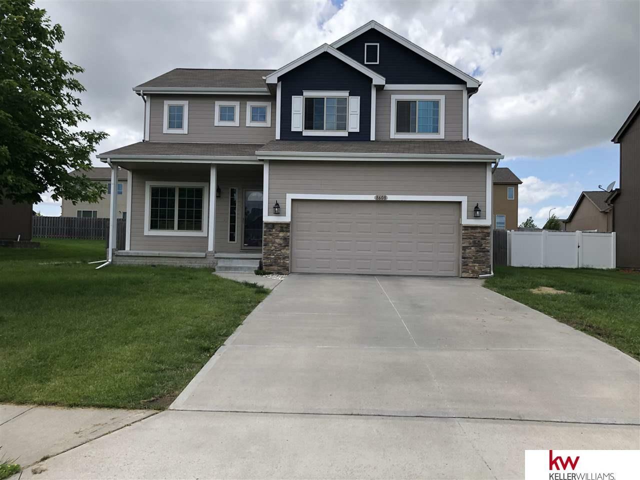 Property Photo: 8608 S 68th NE 68133