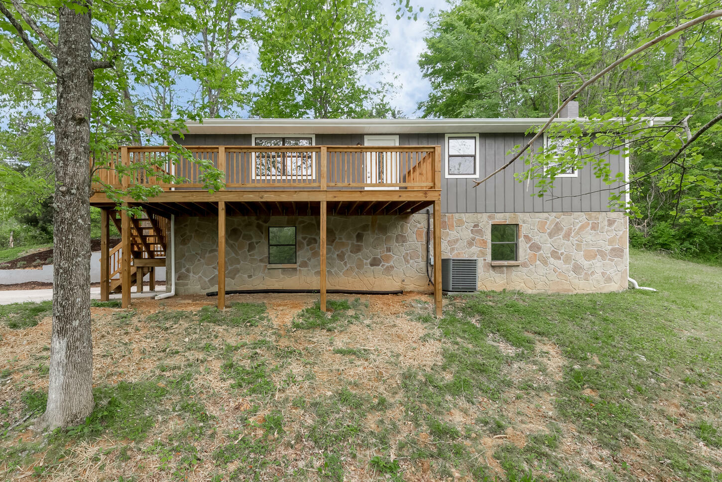 Property Photo:  869 Sugar Loaf Rd  TN 37876 