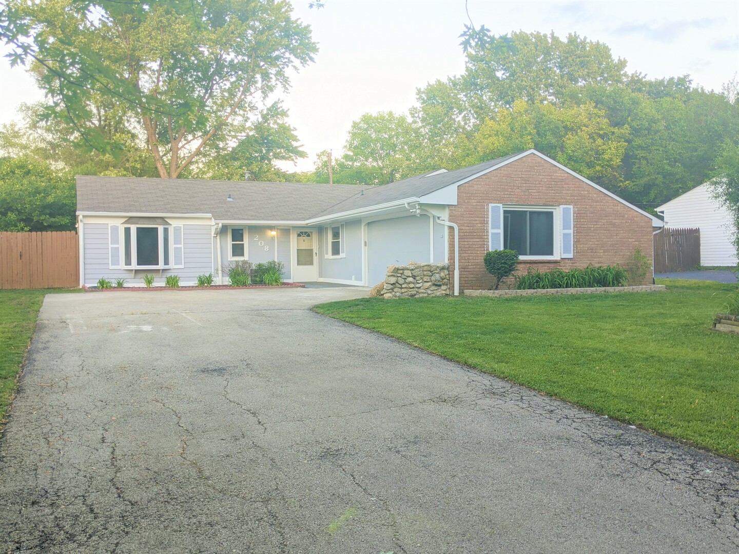 Property Photo: 208 S Ashbury Avenue IL 60440