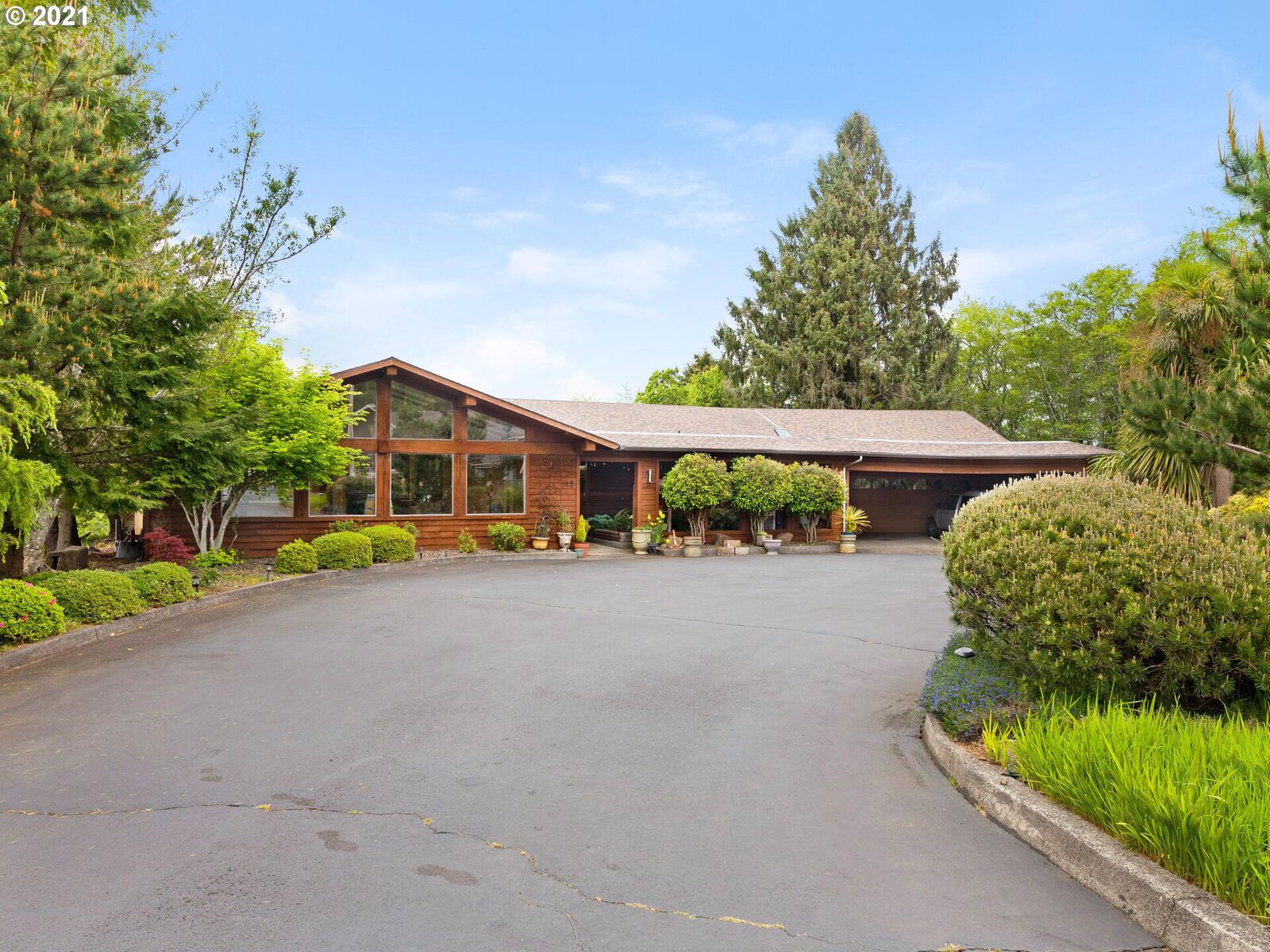 Property Photo:  12 Hilltop Dr  OR 97138 