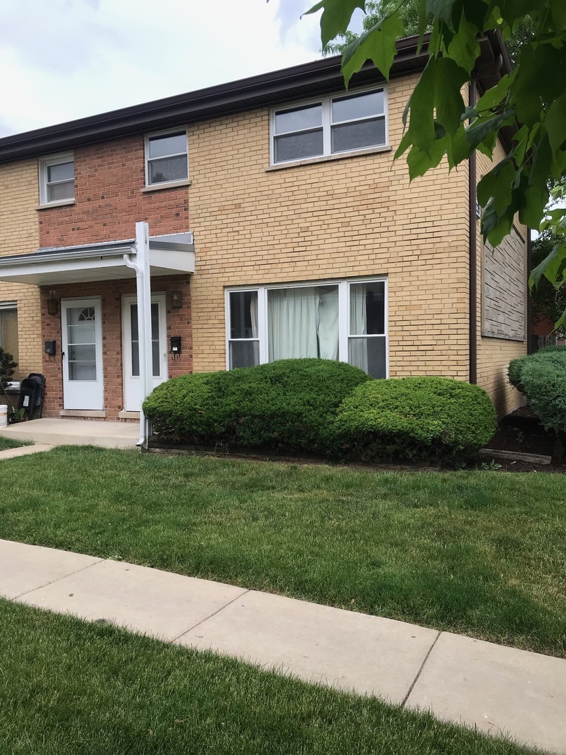 Property Photo:  220 Linn Court A  IL 60542 