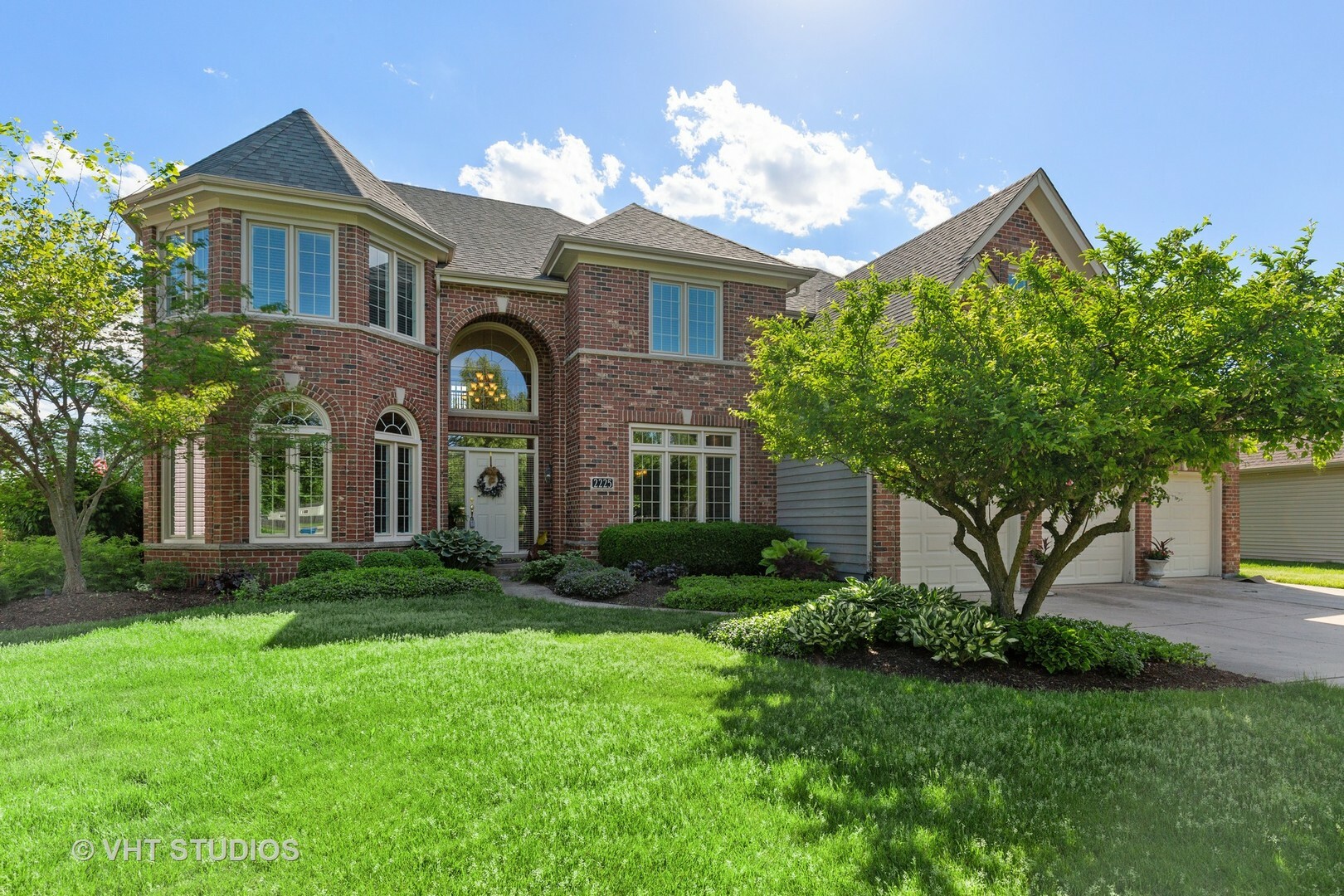 Property Photo: 2225 Sutton Drive IL 60177