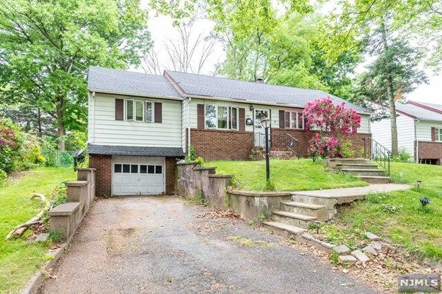 Property Photo:  298 Buttonwood Drive  NJ 07652 