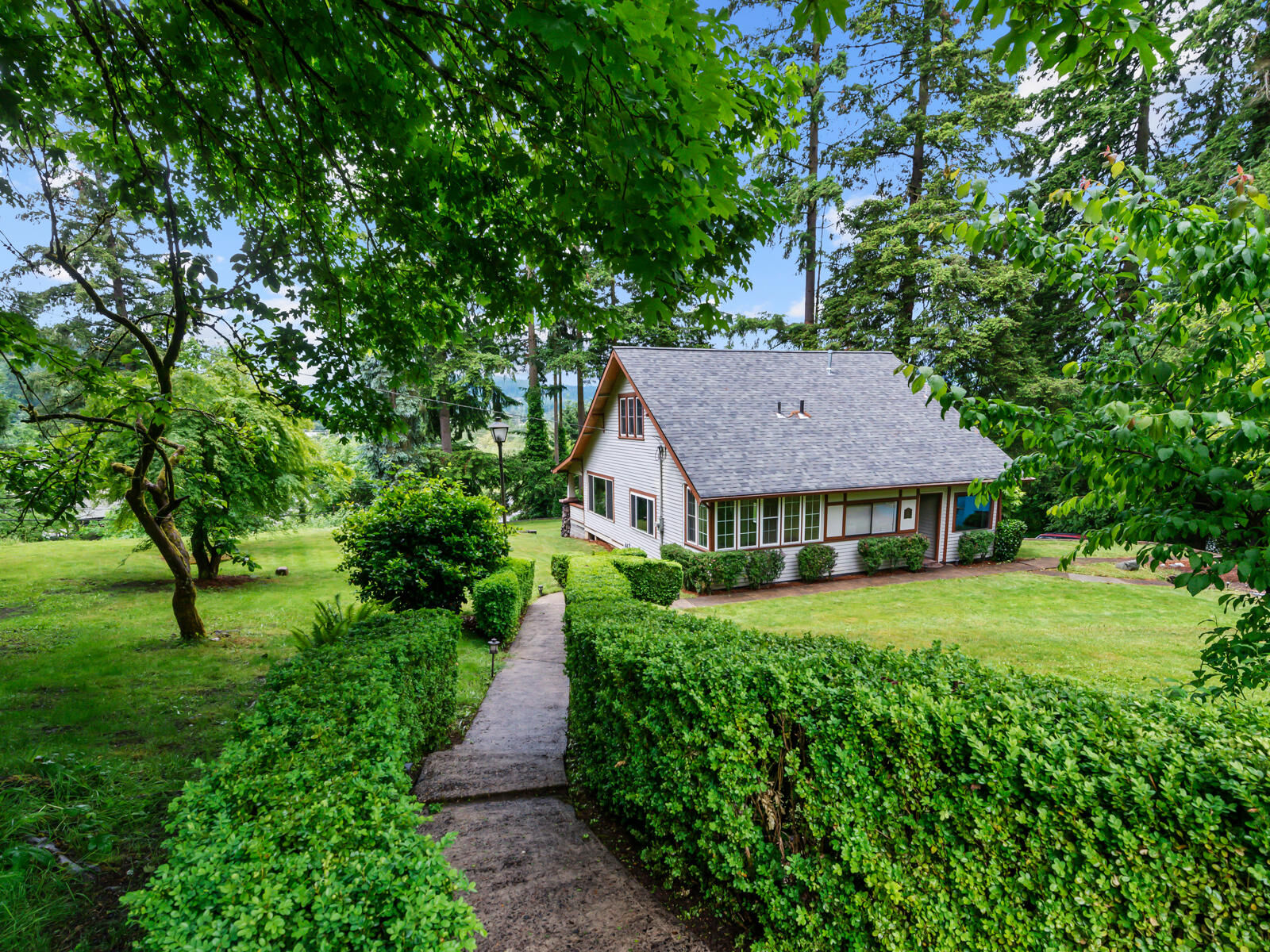 Property Photo: 13727 Holcomb Boulevard OR 97045