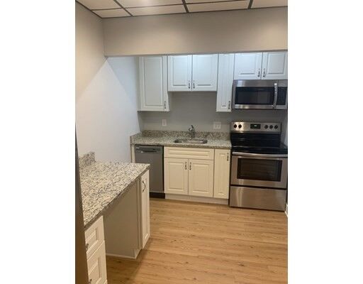 Property Photo: 300 Lynn Shore Dr 102 MA 01902