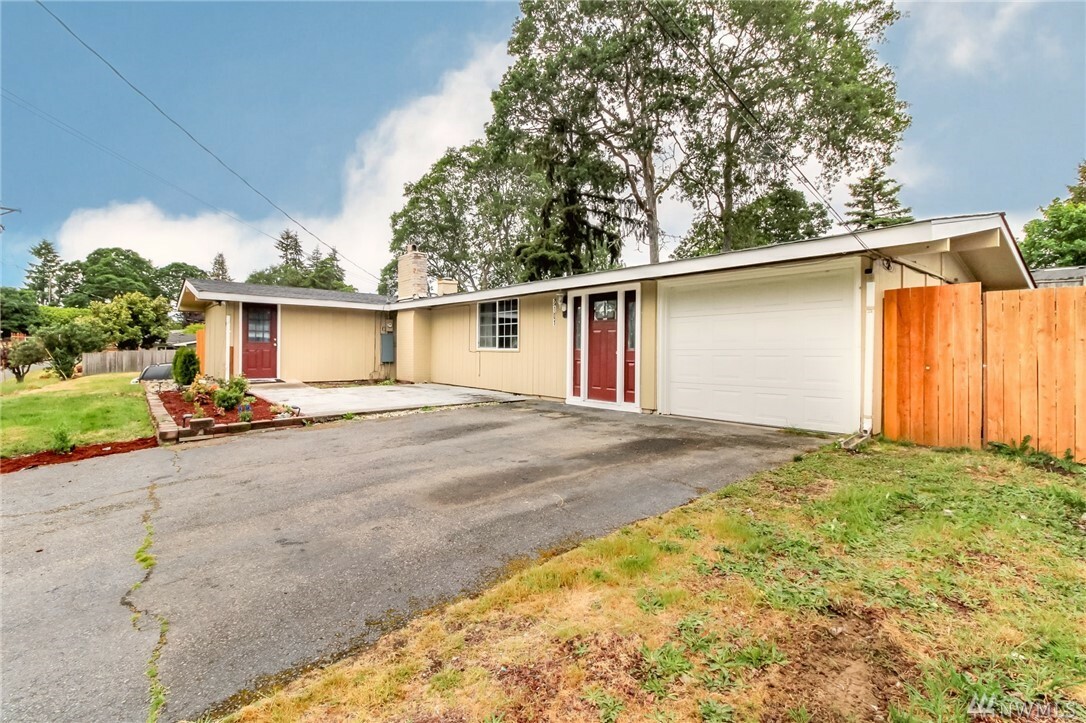 Property Photo:  8101 Oakridge Dr SW  WA 98498 