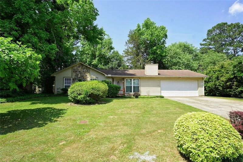 Property Photo: 2473 Mistletoe Lane GA 30039