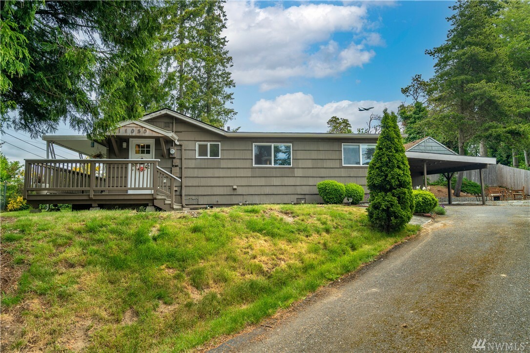 Property Photo:  11050 4th Ave S  WA 98168 