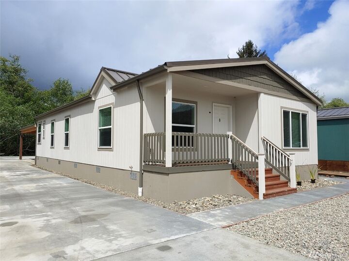 2010 Broadway Ave 8  Hoquiam WA 98550 photo