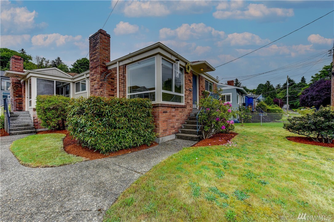 Property Photo: 2546 /2550 56th Ave SW WA 98116