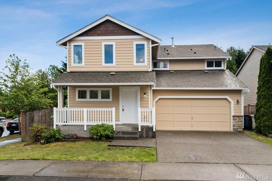 Property Photo:  12527 SE 236th Ct  WA 98031 