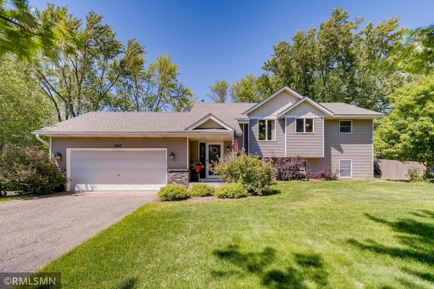 Property Photo: 5519 Oakgreen Place N MN 55082