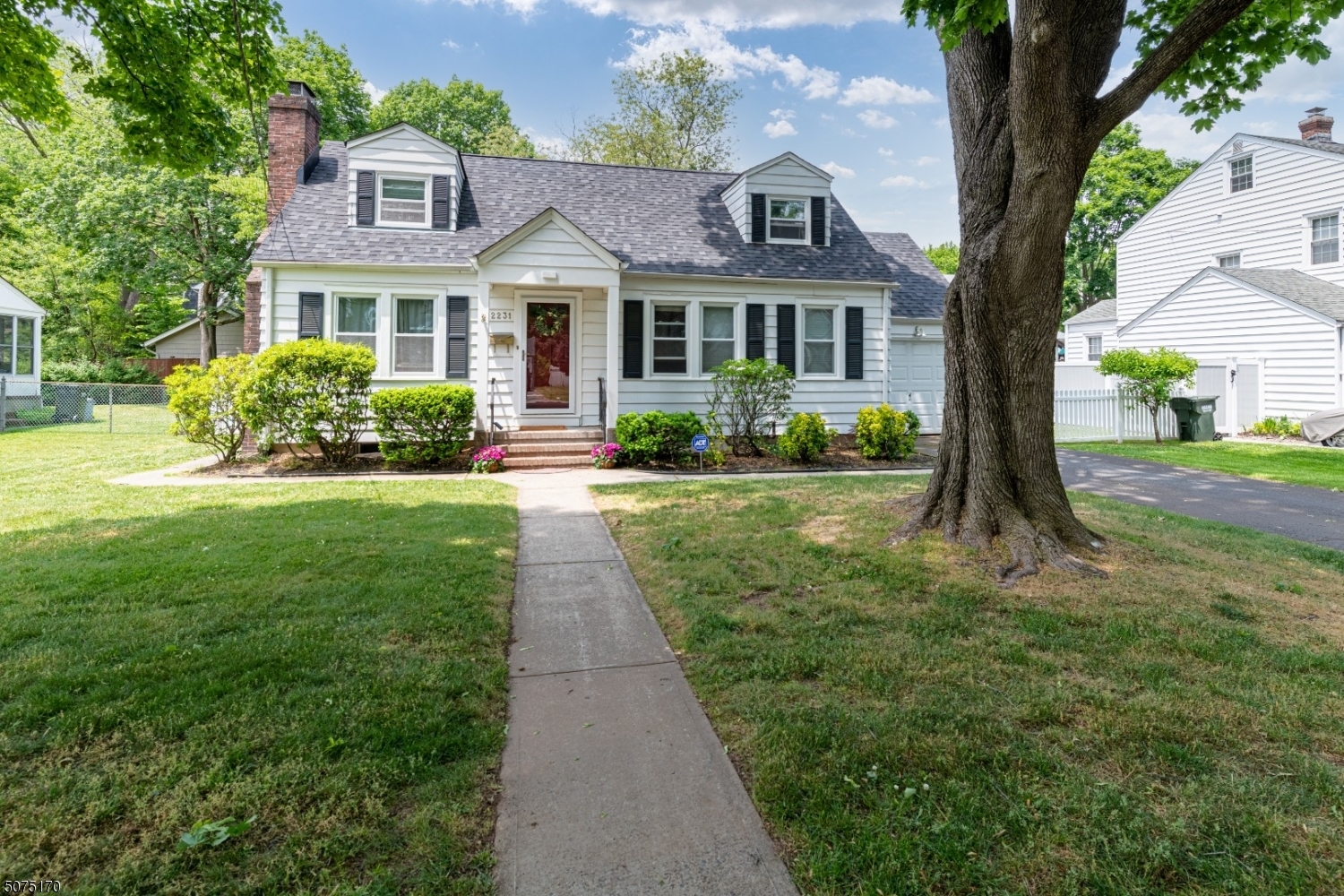 Property Photo:  2231 Greenside Pl  NJ 07076 