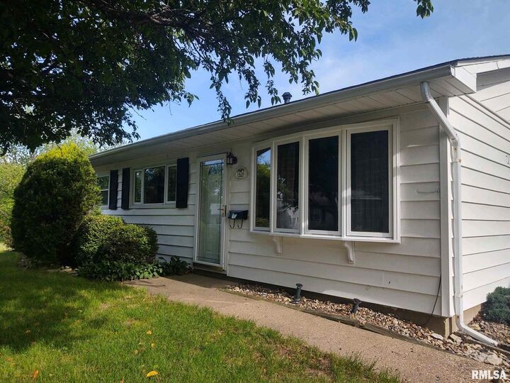 1416 Lincoln  Pekin IL 61554 photo