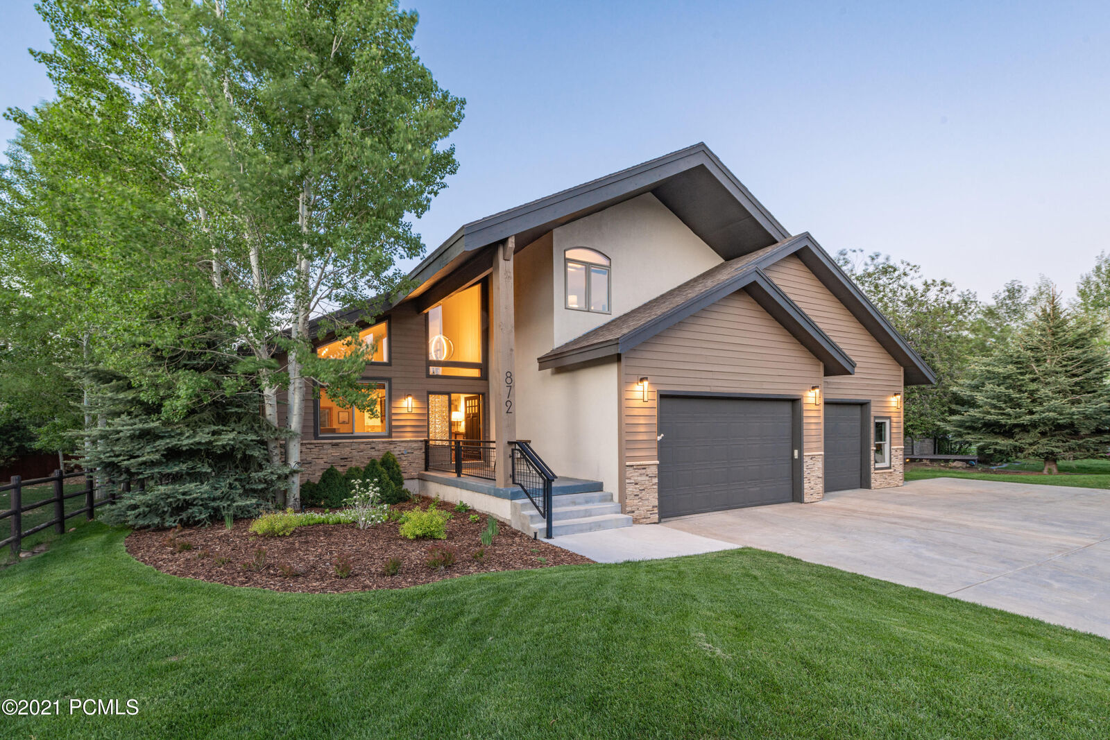 Property Photo:  872 Martingale Lane  UT 84098 