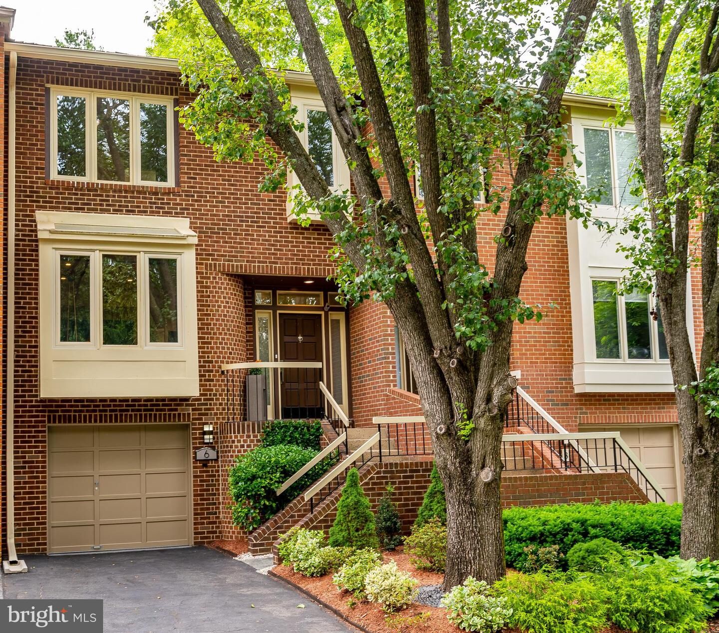Property Photo:  6 Valerian Court  MD 20852 