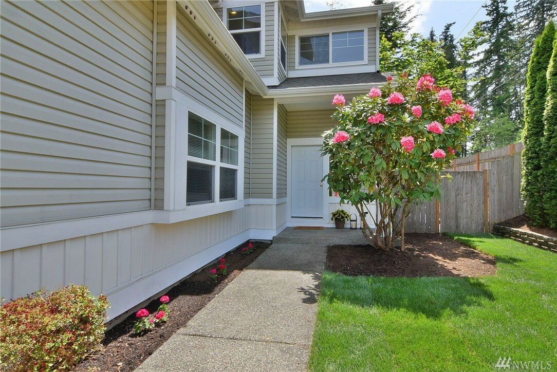 Property Photo:  206 151st Place SE  WA 98087 