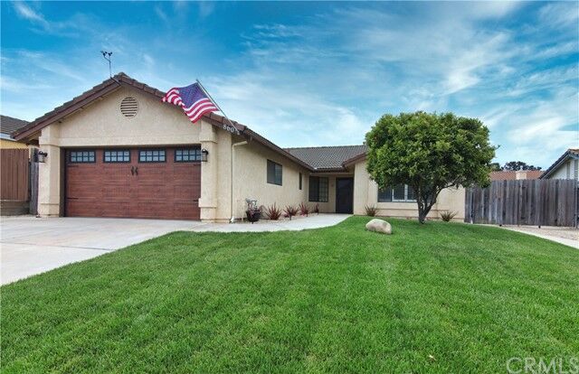 Property Photo: 860 Sunshine Court CA 93455