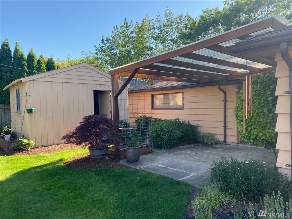 Property Photo:  2932 James St  WA 98225 