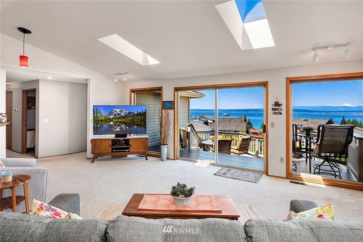 Property Photo: 1614 Edgemoor Lane WA 98203