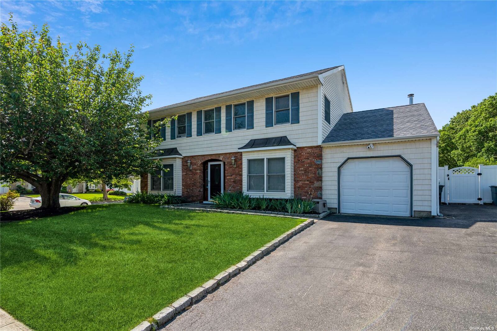 Property Photo:  78 Singingwood Drive  NY 11741 