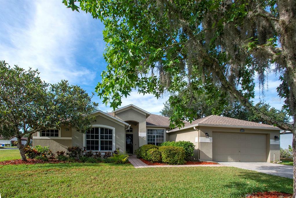 Property Photo:  1303 Wyndham Lakes Drive  FL 33556 