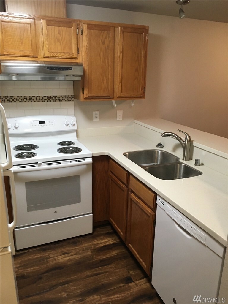 Property Photo: 1455 E Harrison St C8 WA 98102